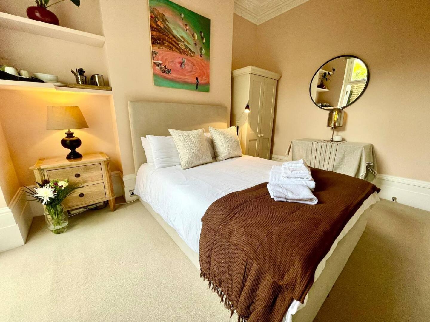 Luxury King-Bed EnSuite with Quiet Private Patio