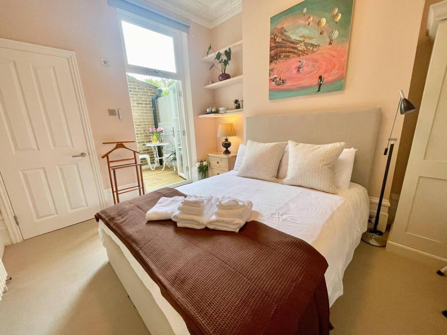 Luxury King-Bed EnSuite with Quiet Private Patio