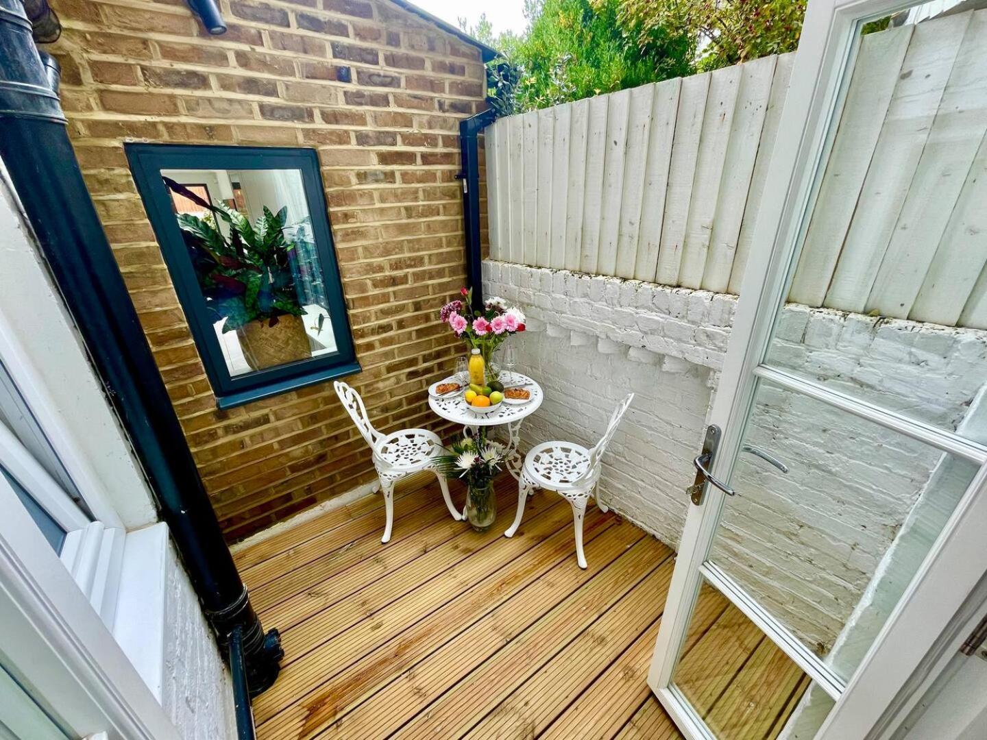 Luxury King-Bed EnSuite with Quiet Private Patio