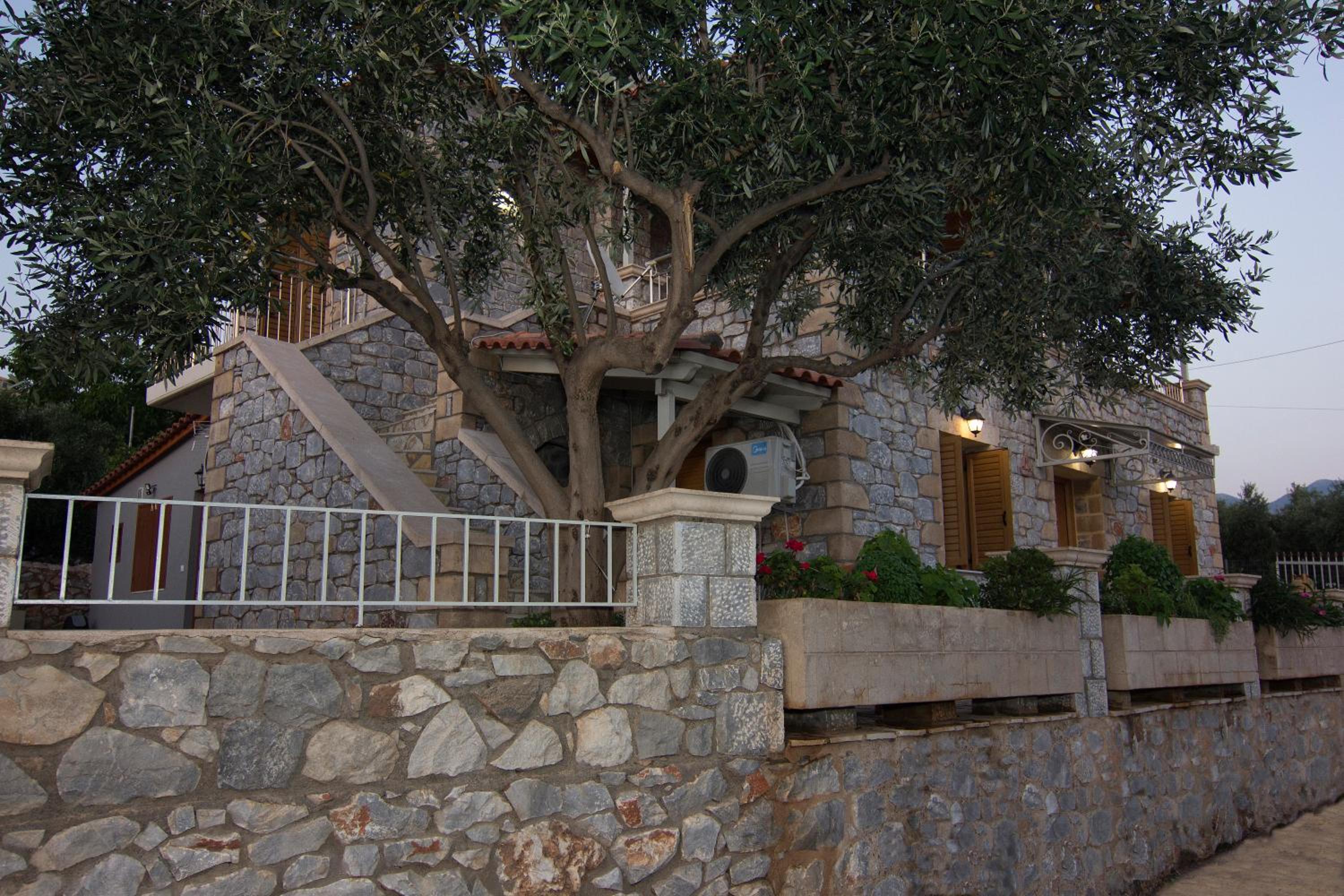Emilia's Guest House with Sea View Balcony, Stoupa