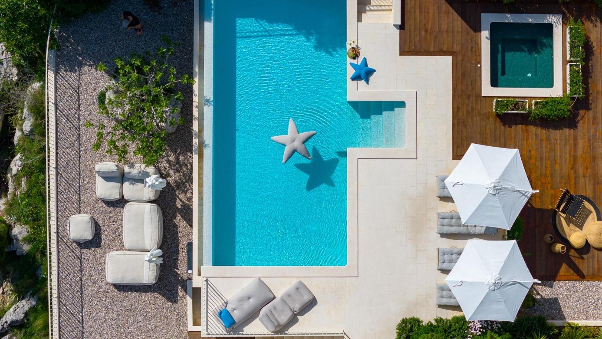 Seaview villa Agata with heated infinity pool view 4