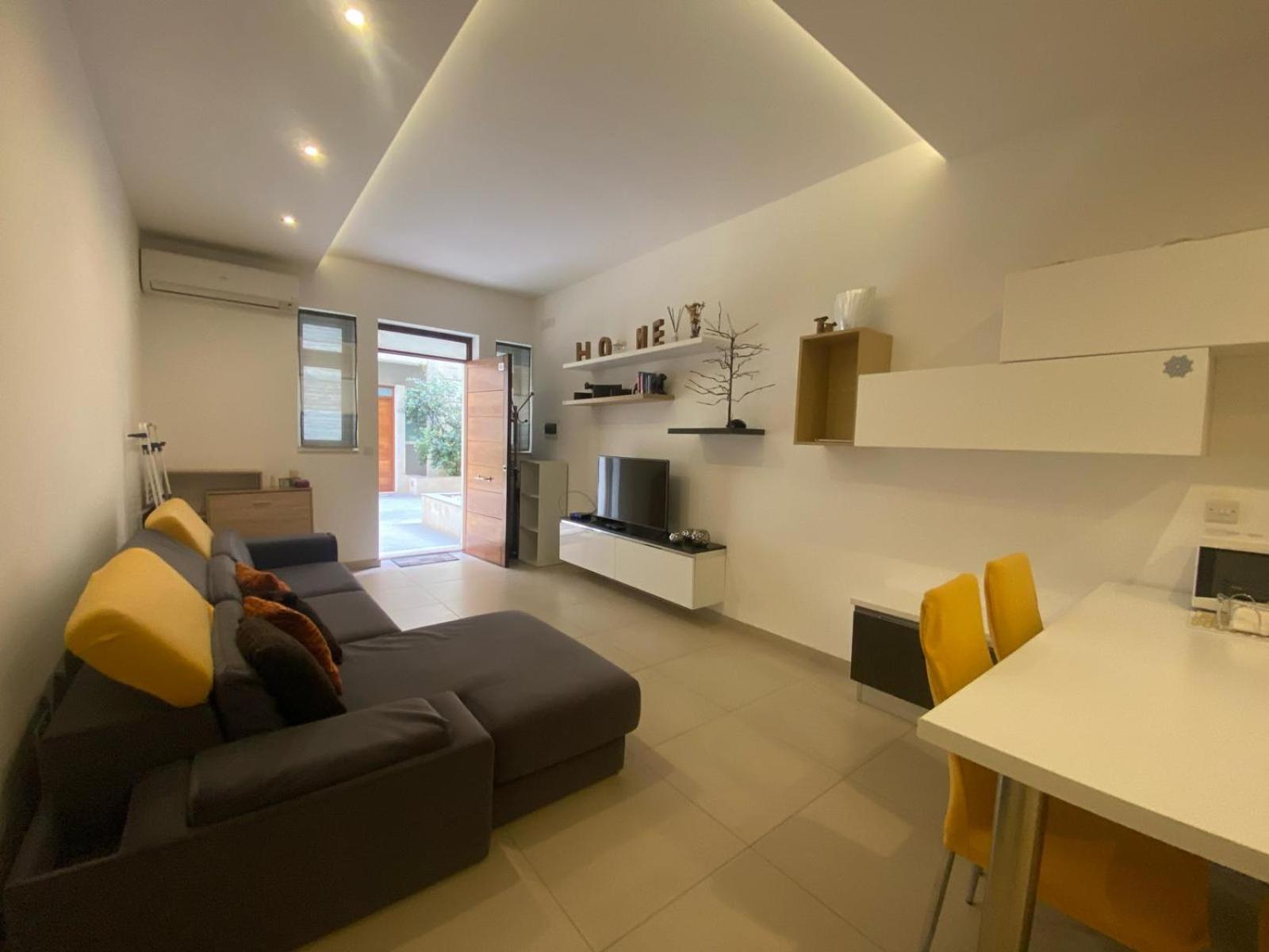 Sliema 2 Bedroom Maisonette view 4