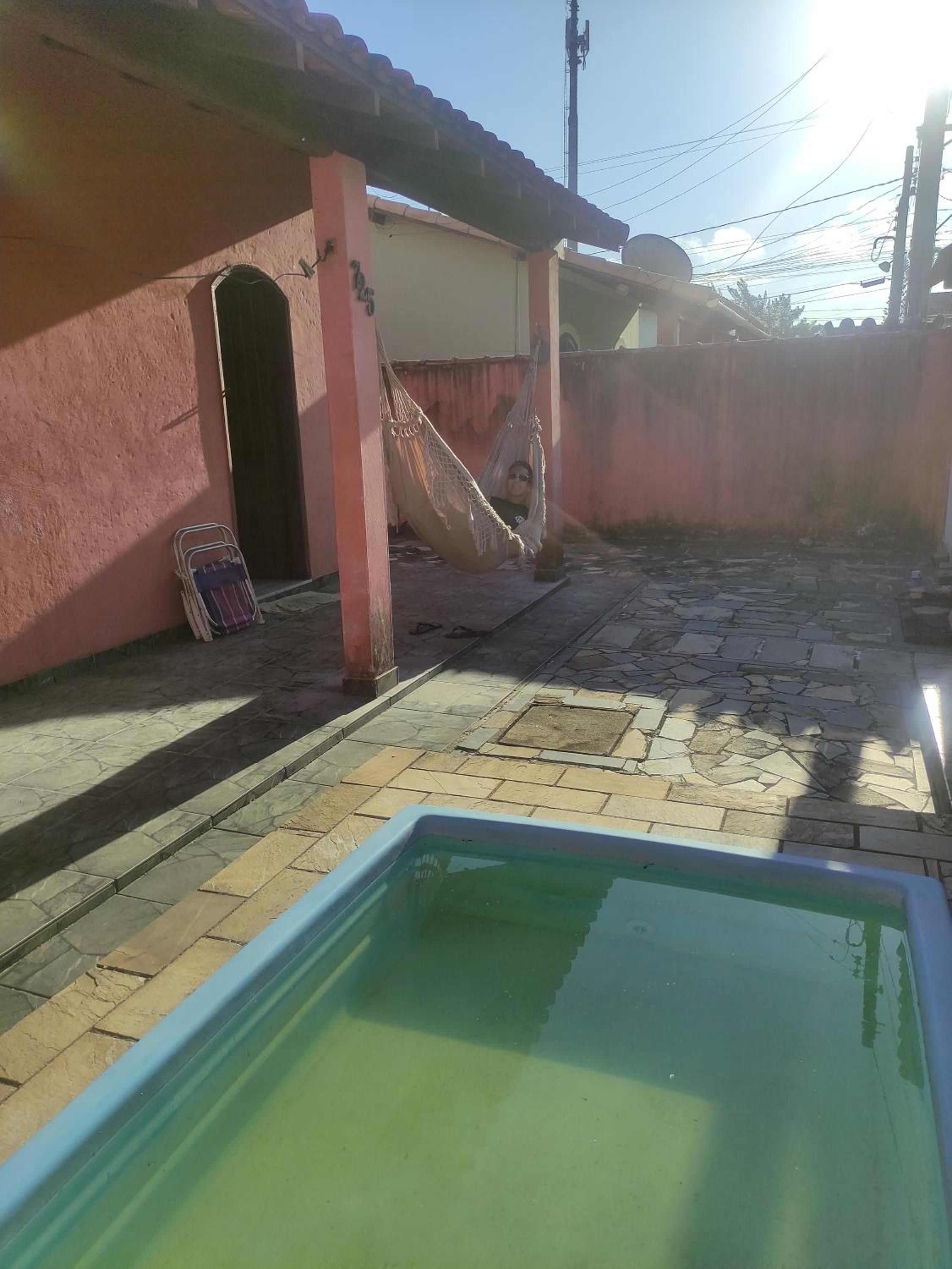 Casa Temporada 2 quartos, sala , banheiro, piscina área com 1 banheiro churrasqueira, garagem para dois carros , próximo a pista Amaral Peixoto e próximo a