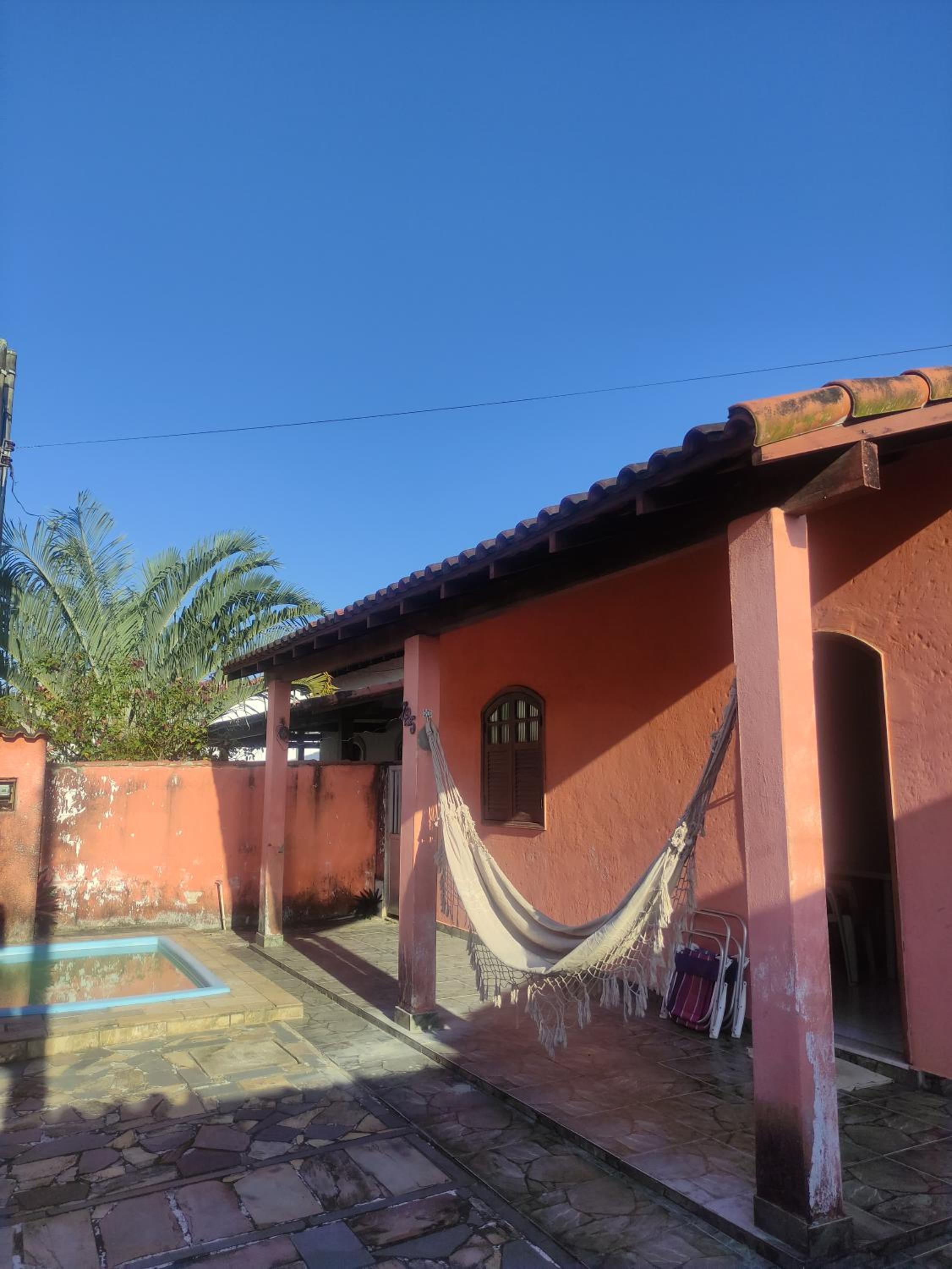 Casa Temporada 2 quartos, sala , banheiro, piscina área com 1 banheiro churrasqueira, garagem para dois carros , próximo a pista Amaral Peixoto e próximo a