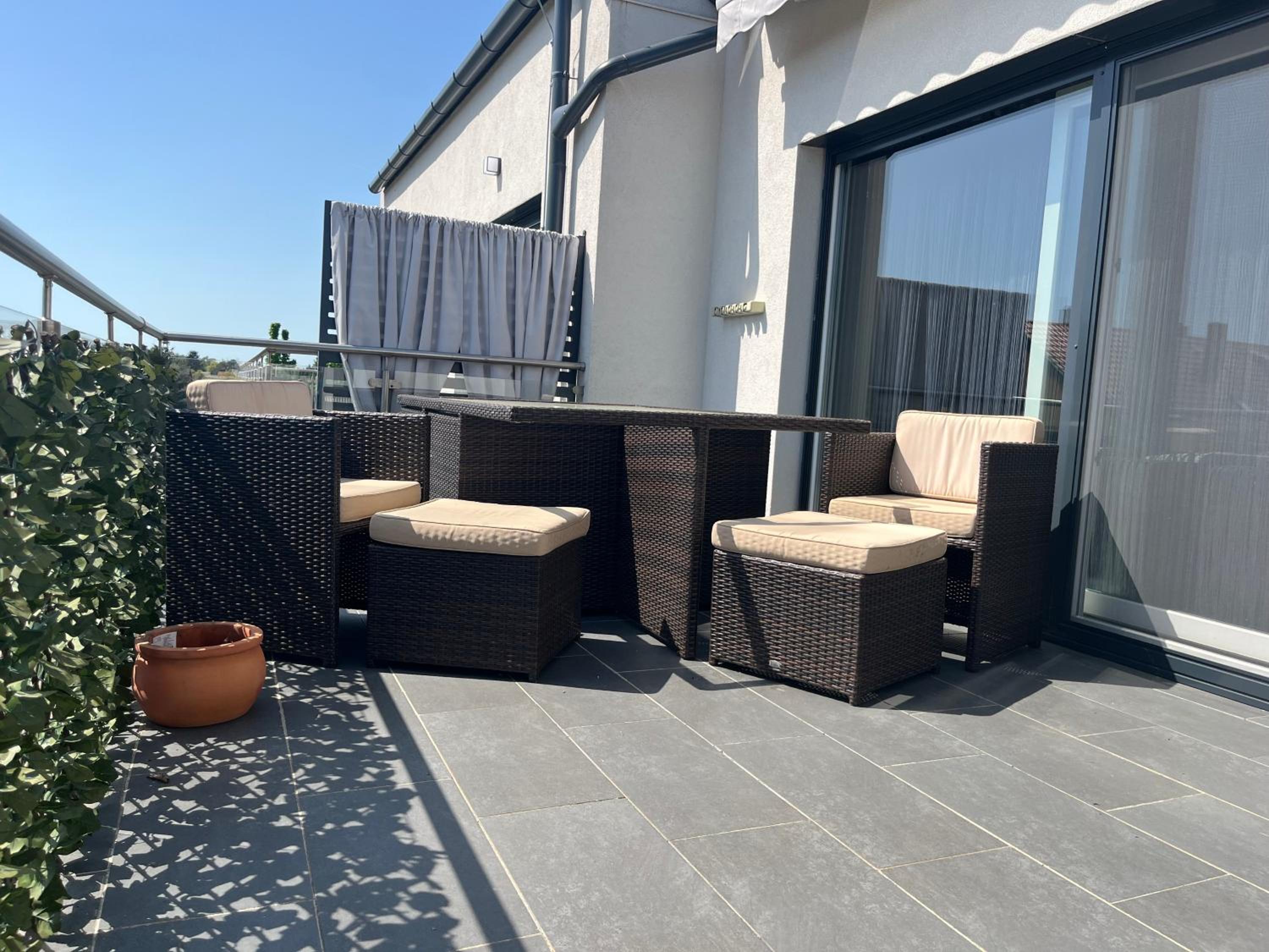 Smeraldo Penthouse Zamardi