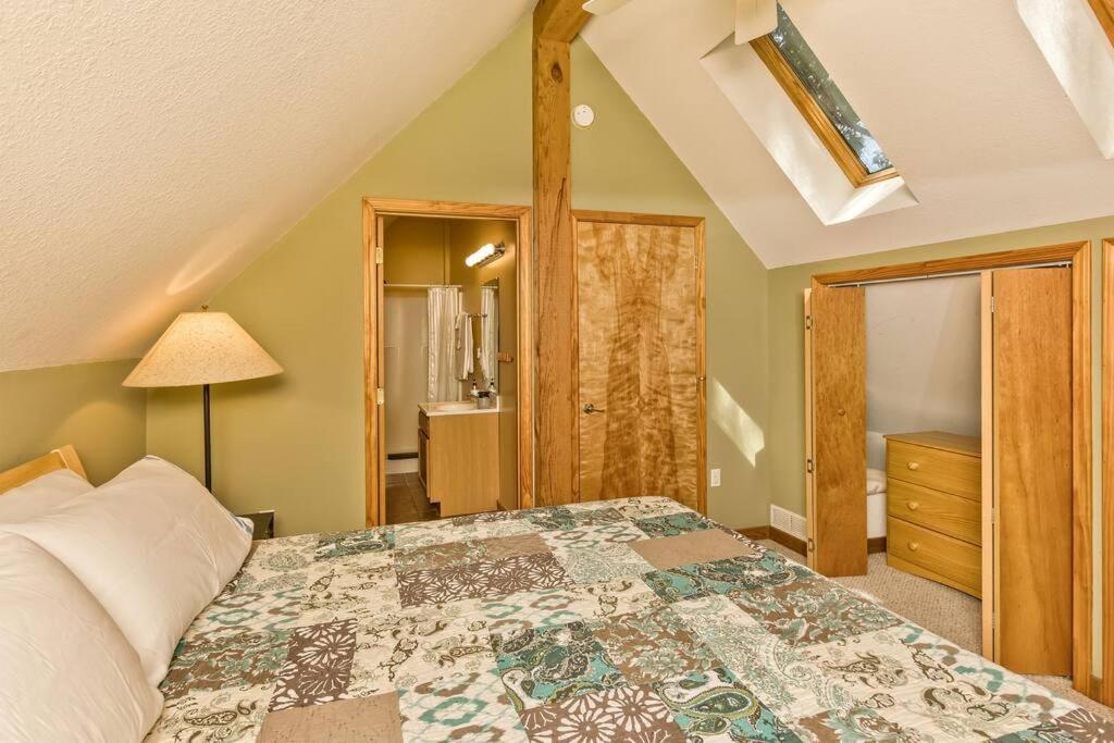 Top of the Line Asheville Mountain Cabin view 5