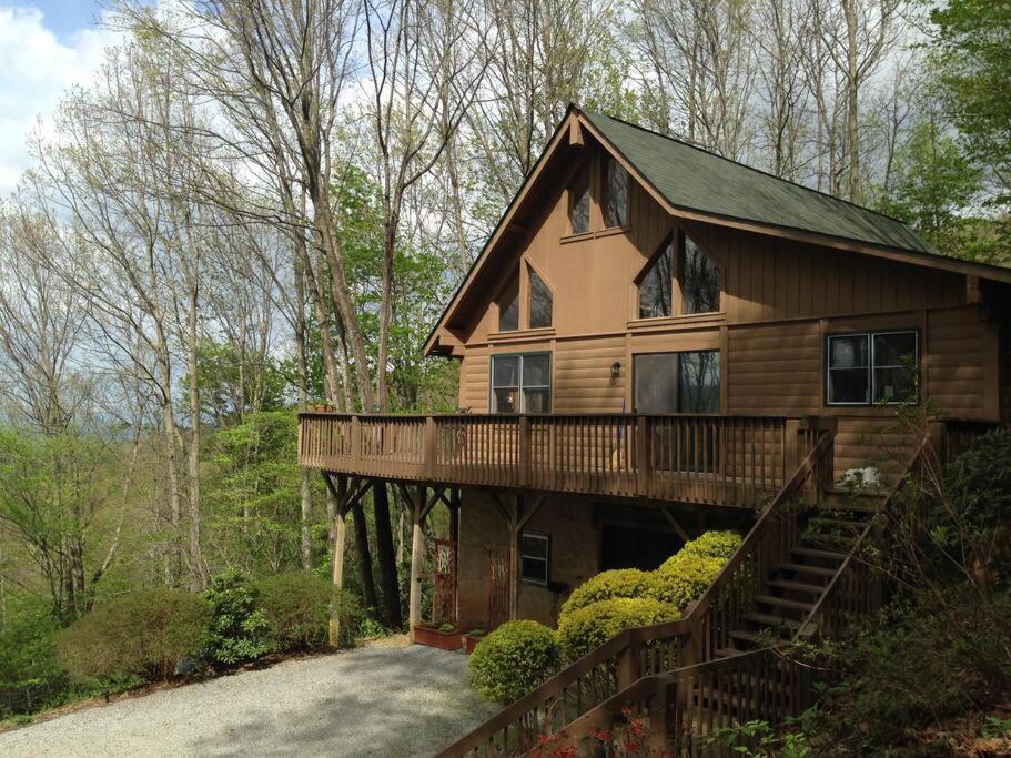 Top of the Line Asheville Mountain Cabin view 2