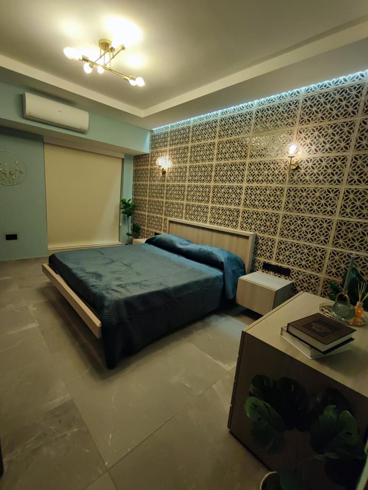 B8 Seaside Luxury Rooms with private bathroom - dining area shared photo 4