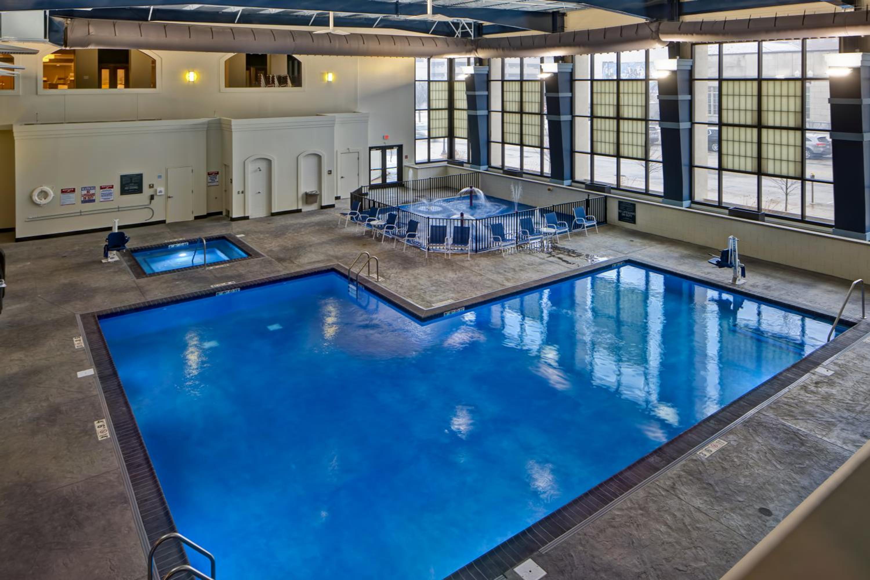Peoria Vacations - Four Points by Sheraton Peoria - Property Image 1