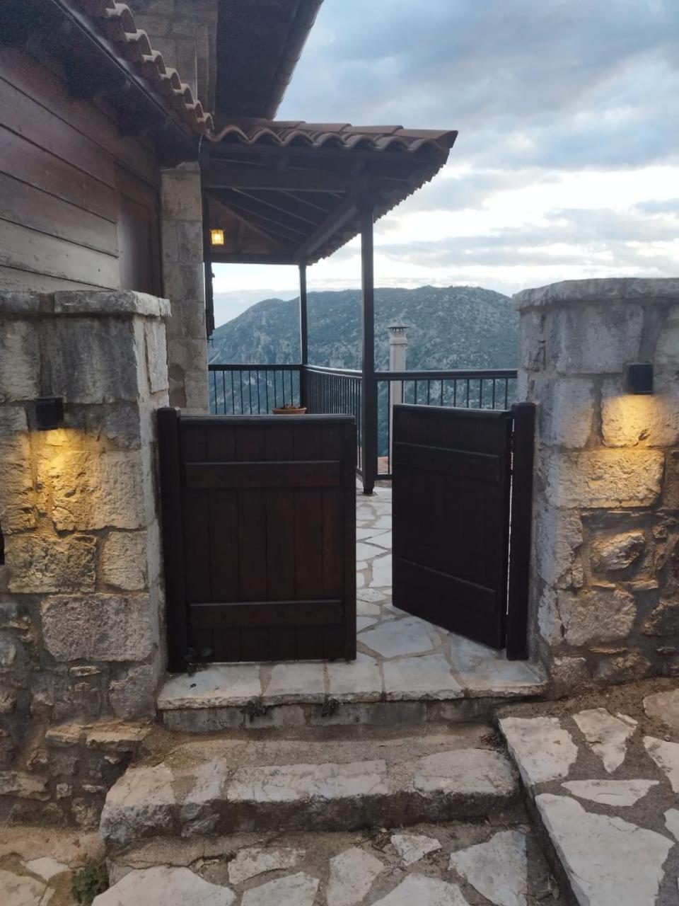 Lousiou Nymphes escape suites
