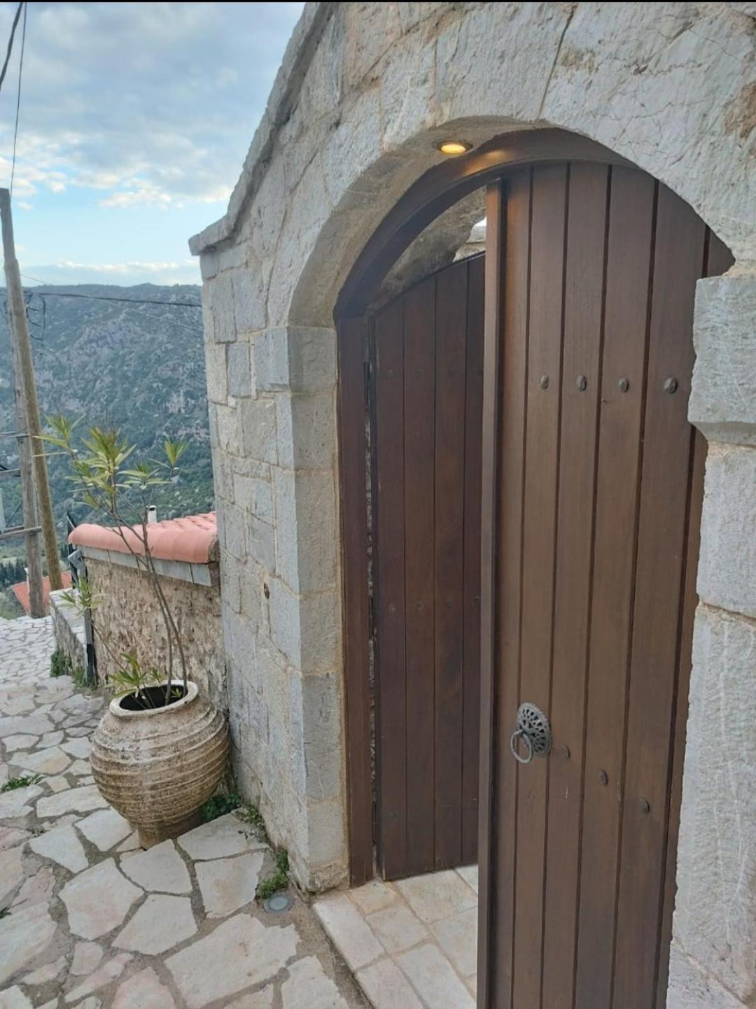 Lousiou Nymphes escape suites