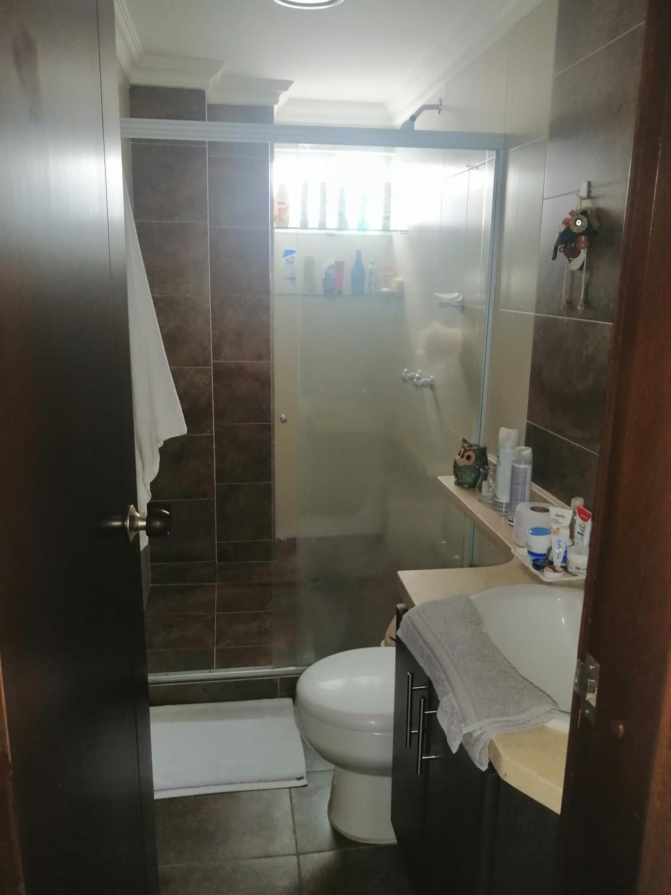 habitacion amoblada con baño