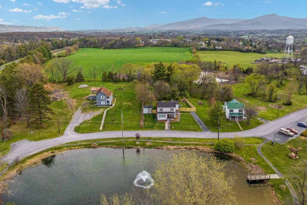 Pondview 4BR Cabin-Walk to Caverns, Hot Tub, Wi-Fi view 2