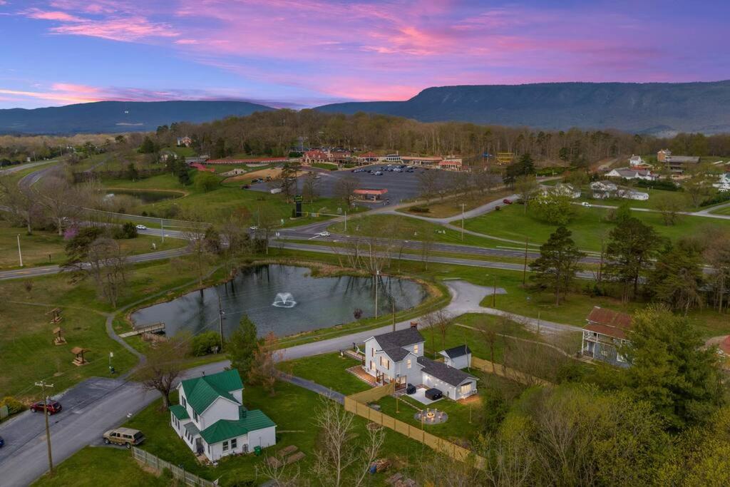 Pondview 4BR Cabin-Walk to Caverns, Hot Tub, Wi-Fi view 5