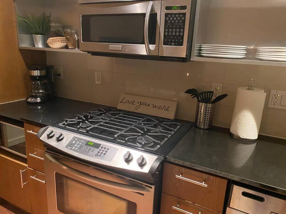 Spacious Waterfront Flat in Downtown Seattle view 3