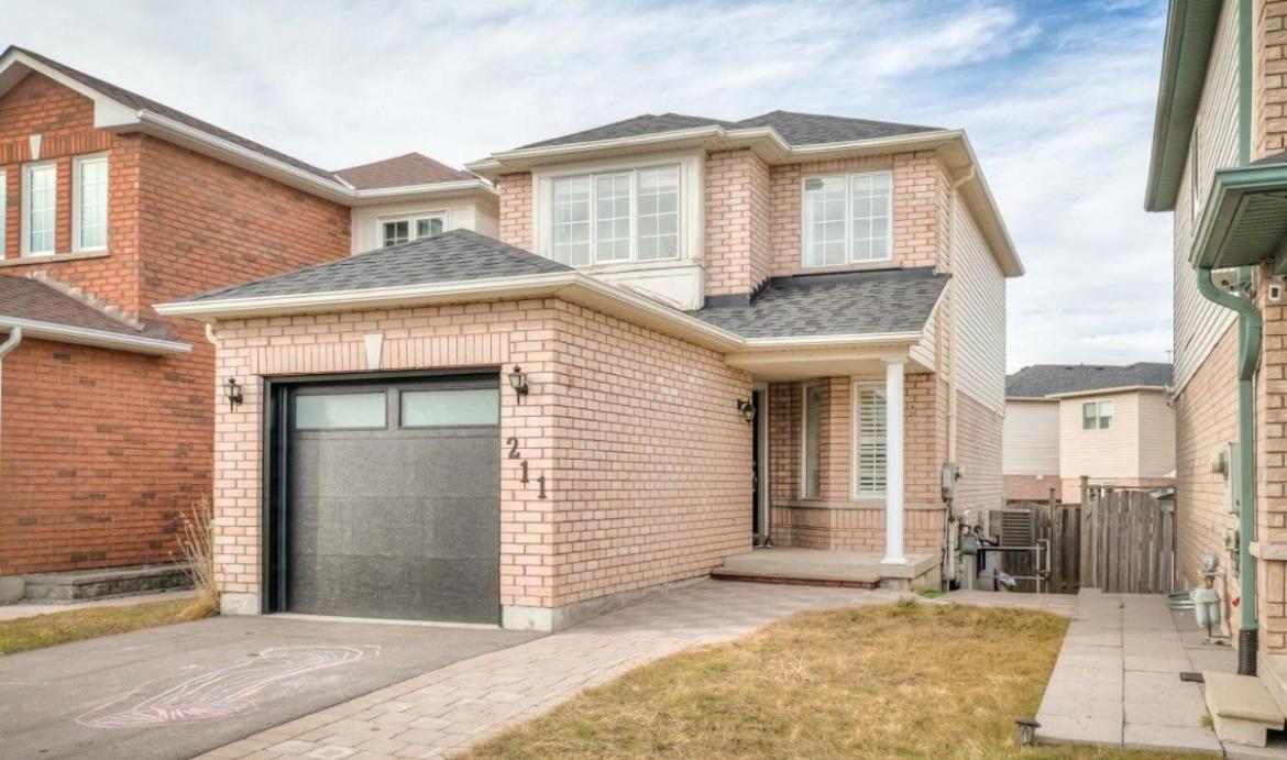 Cozy house near HWY401 & Go station in Scarborough