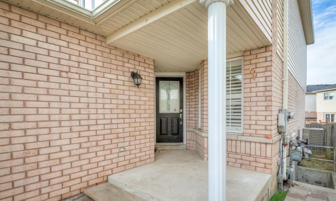Cozy house near HWY401 & Go station in Scarborough