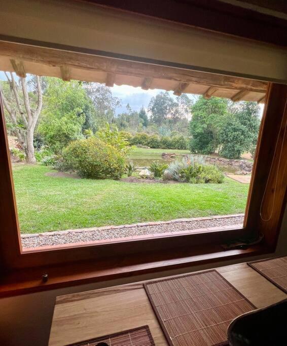Hermosa cabaña campestre con piscina y lago