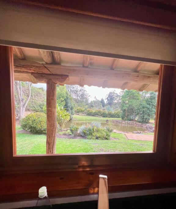 Hermosa cabaña campestre con piscina y lago