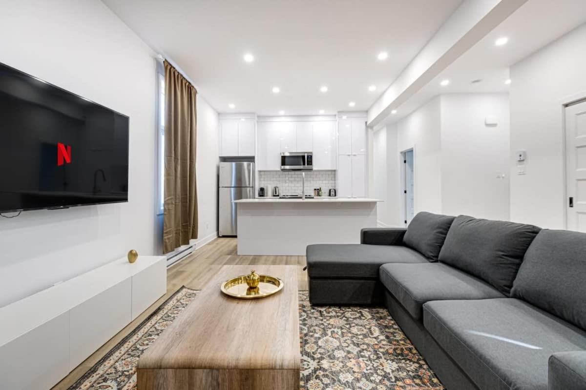 Modern & Bright 3BR with Sofabed in Mile-End
