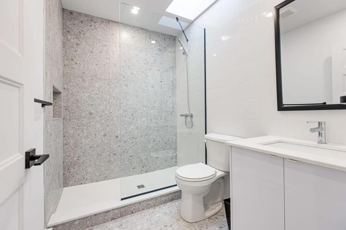 Modern & Bright 3BR with Sofabed in Mile-End