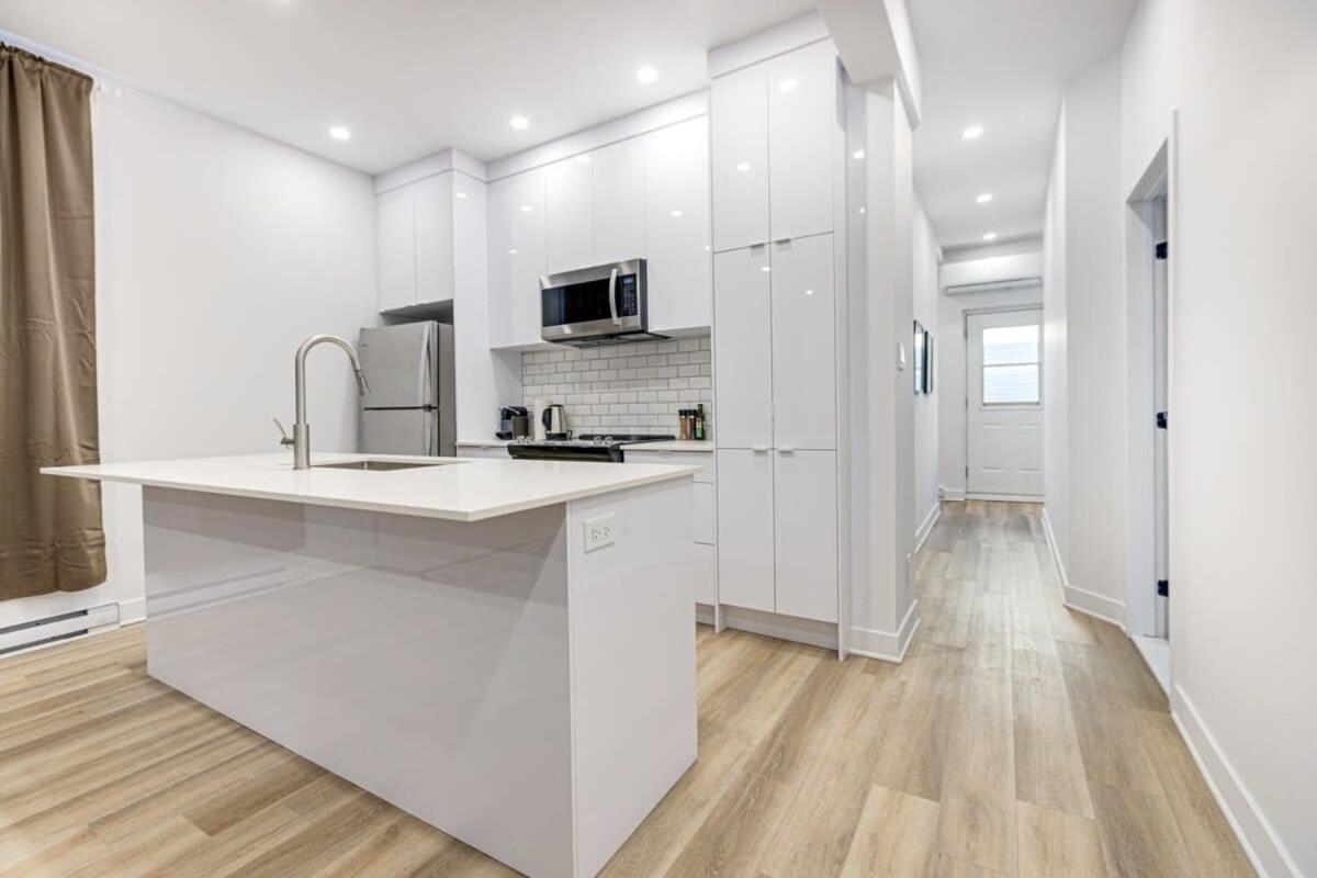 Modern & Bright 3BR with Sofabed in Mile-End