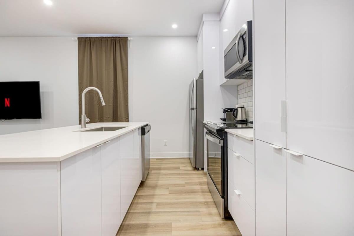 Modern & Bright 3BR with Sofabed in Mile-End