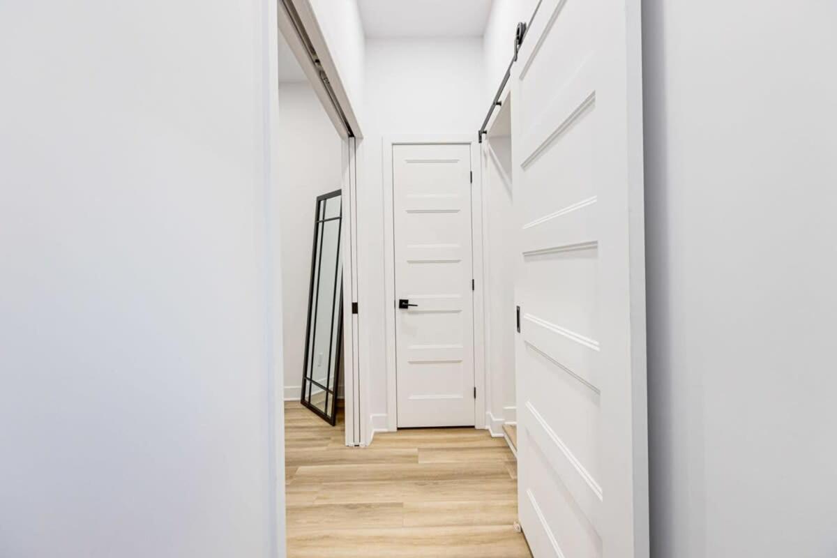 Modern & Bright 3BR with Sofabed in Mile-End