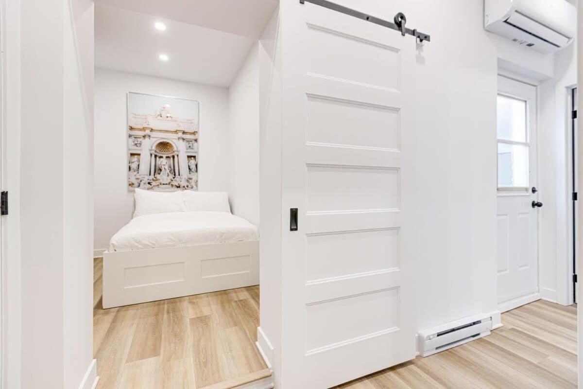 Modern & Bright 3BR with Sofabed in Mile-End