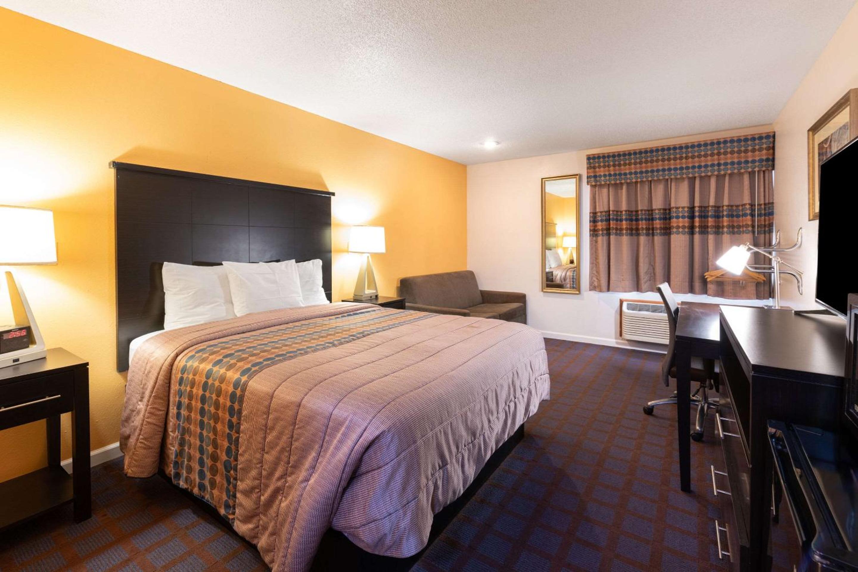 Rodeway Inn - Property Image 19