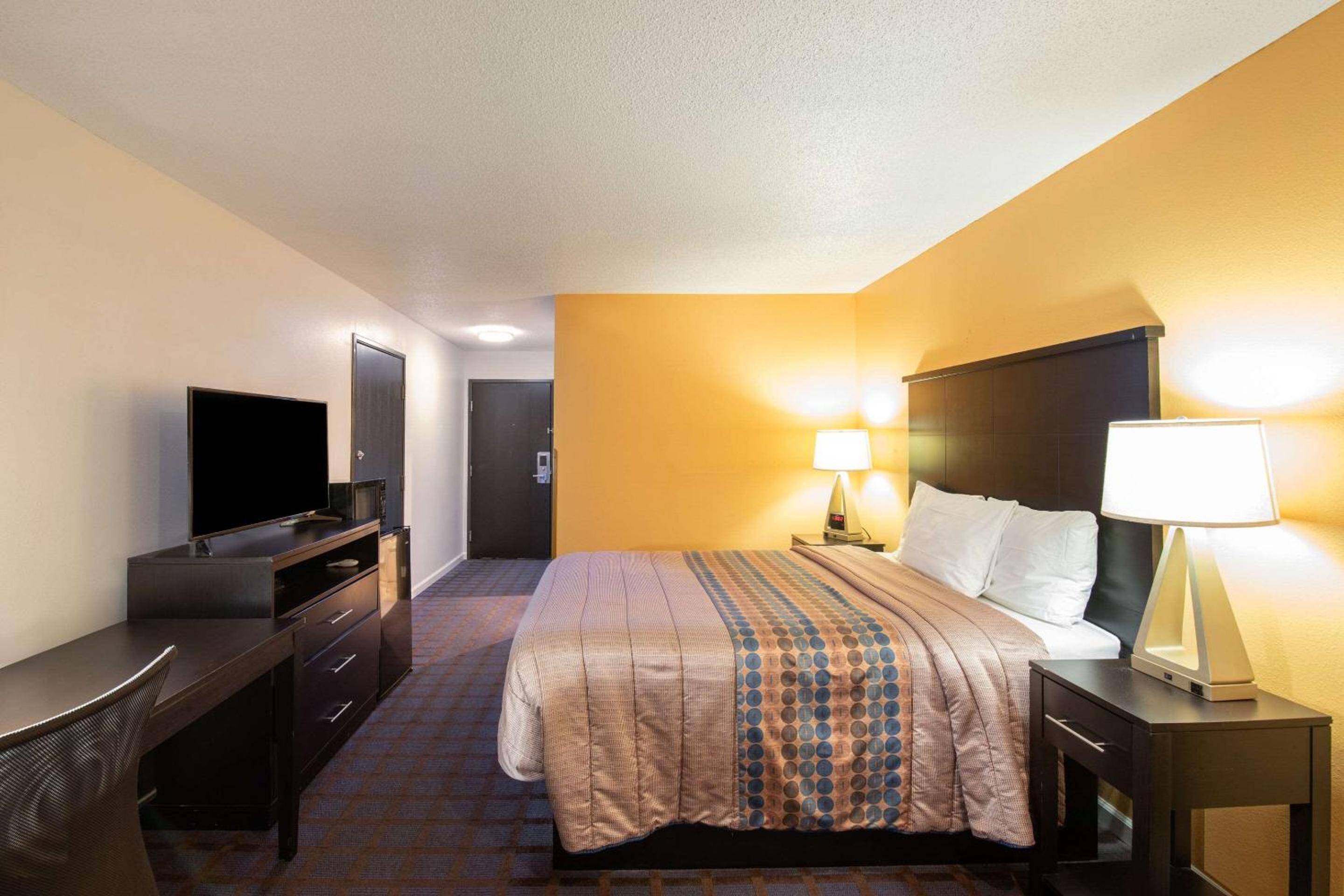 Rodeway Inn - Property Image 17