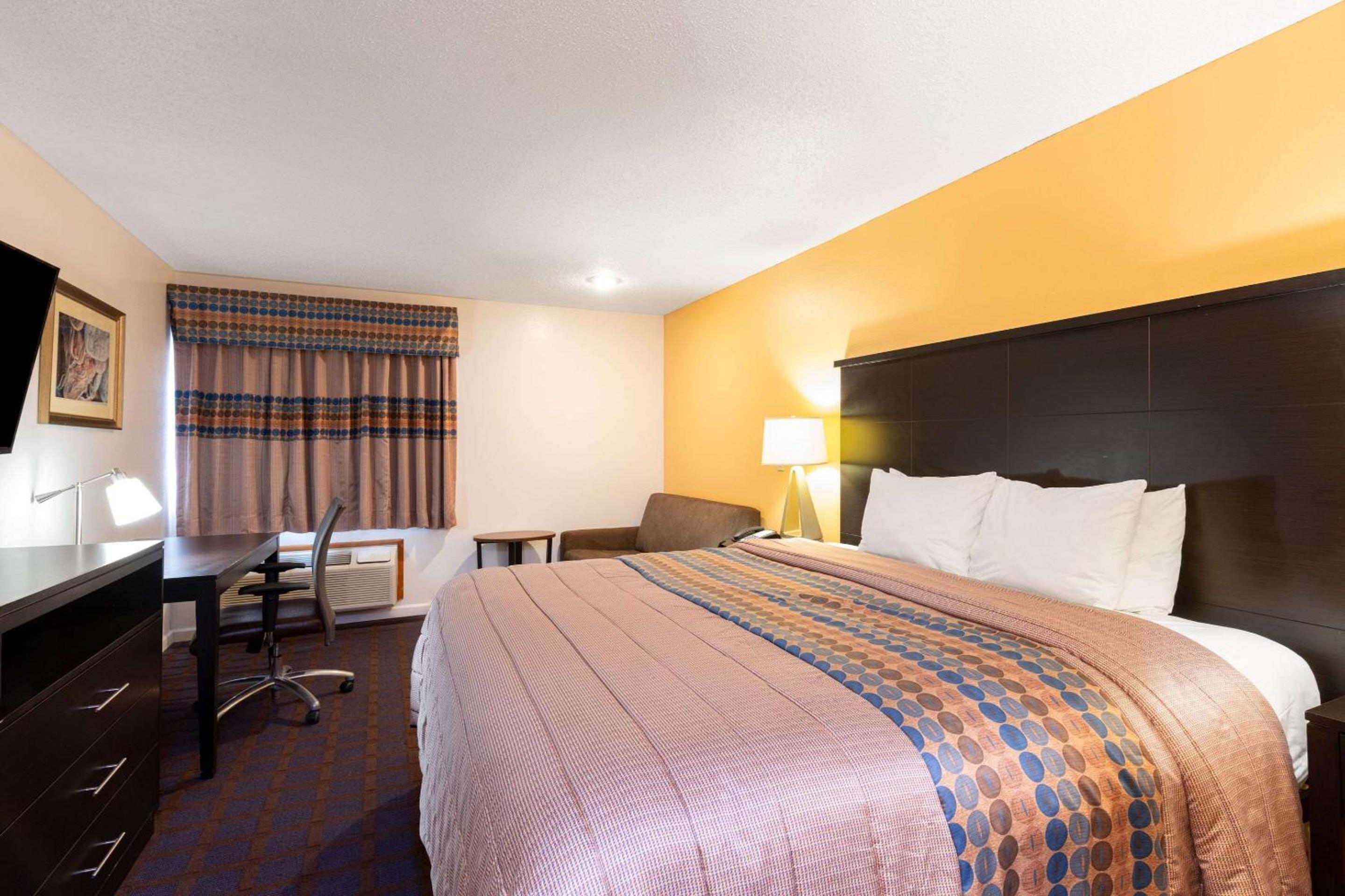 Rodeway Inn - Property Image 2