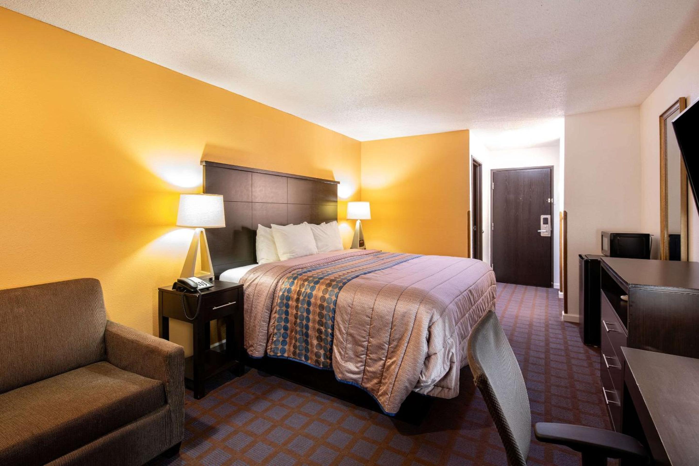 Rodeway Inn - Property Image 14