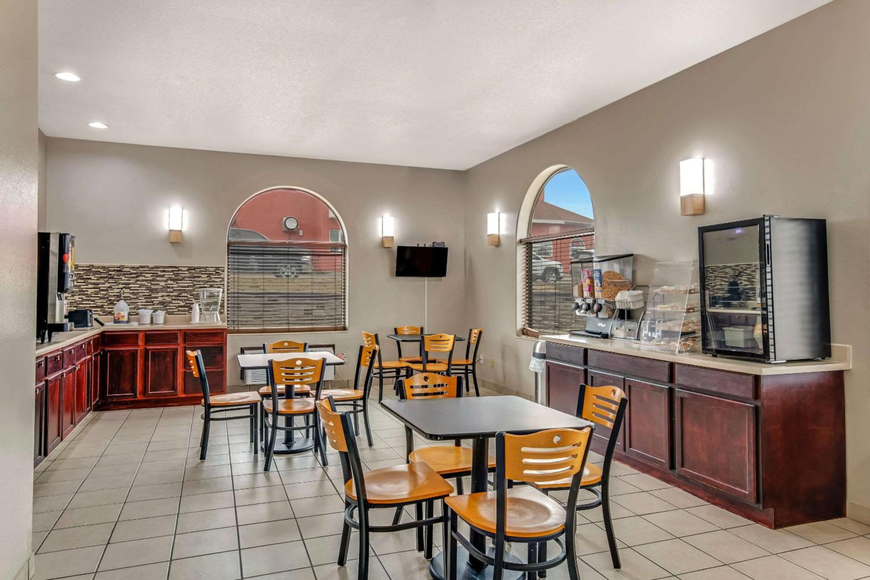 Rodeway Inn - Property Image 6
