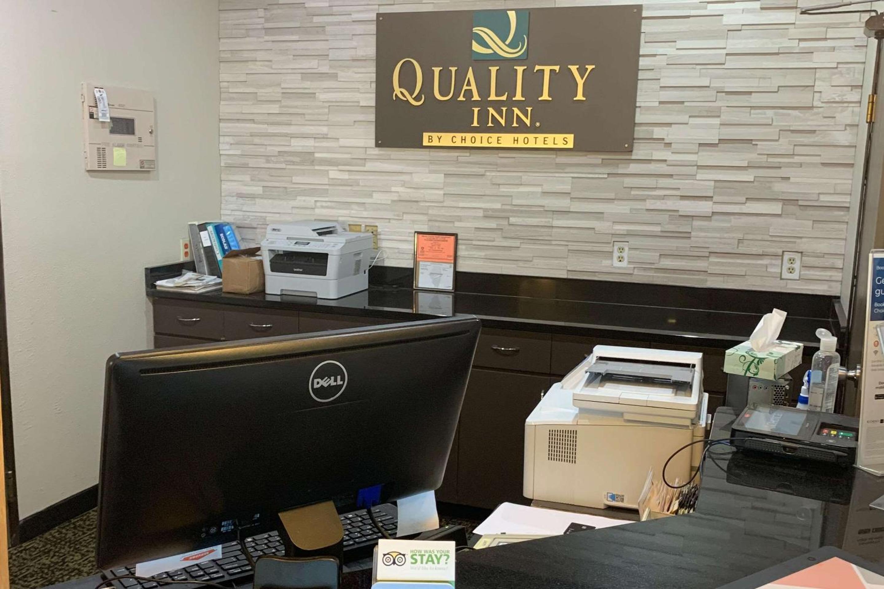 Forsyth Vacations - Quality Inn near I-72 and Hwy 51 - Property Image 24