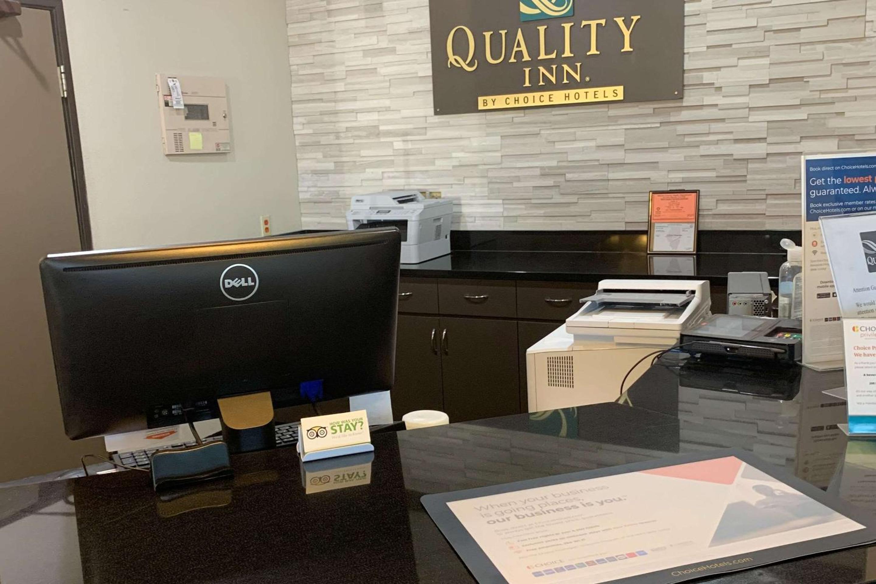 Forsyth Vacations - Quality Inn near I-72 and Hwy 51 - Property Image 3