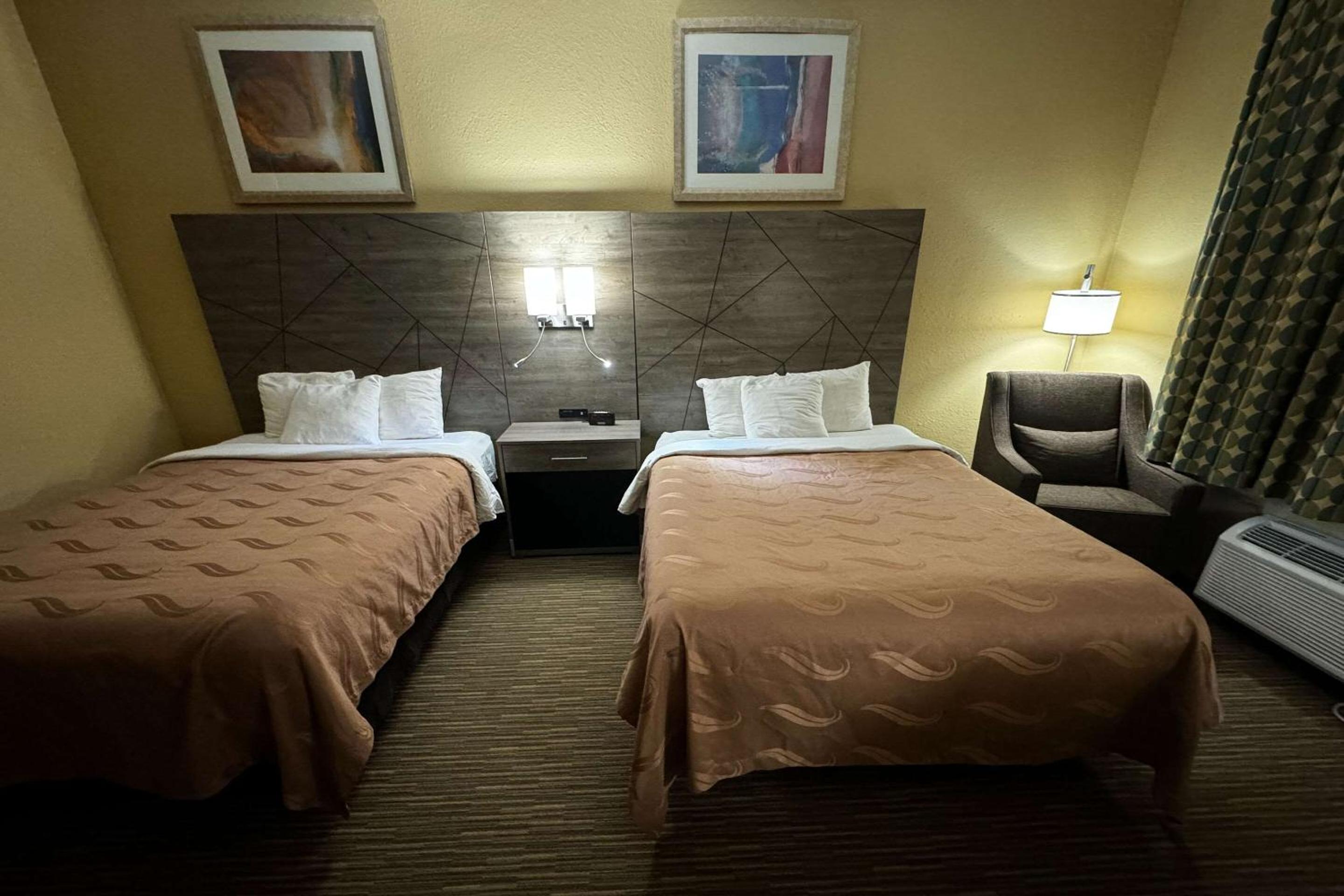 Forsyth Vacations - Quality Inn near I-72 and Hwy 51 - Property Image 26