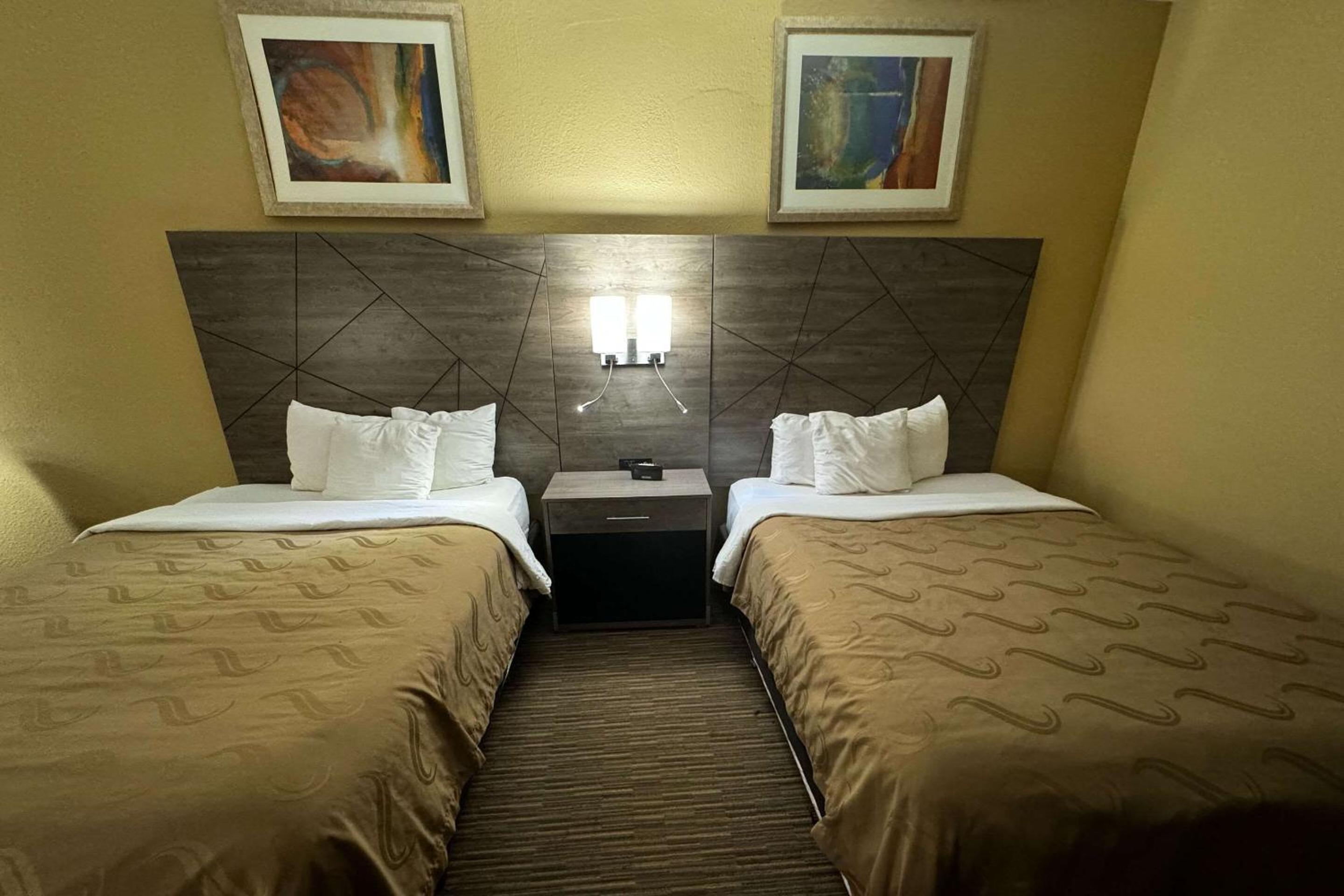 Forsyth Vacations - Quality Inn near I-72 and Hwy 51 - Property Image 28