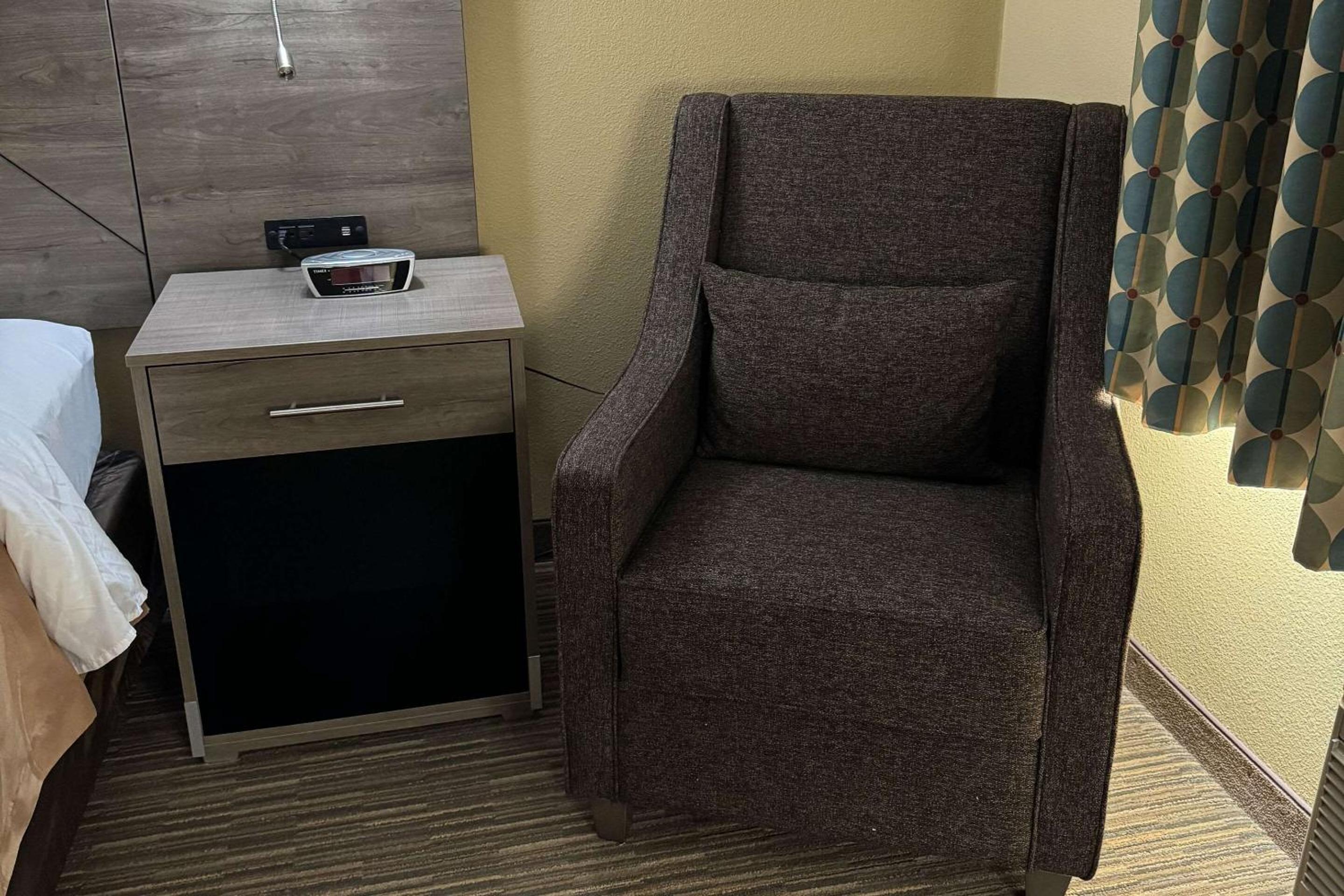 Forsyth Vacations - Quality Inn near I-72 and Hwy 51 - Property Image 33