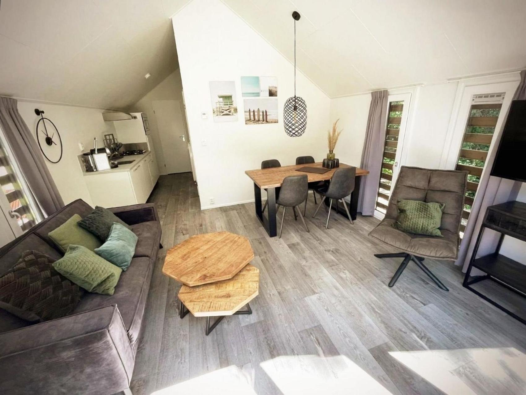 BEACHHOUSE VELUWEMEER in Strandnähe - mit extra großem Garten inkl Hallenbadnutzung