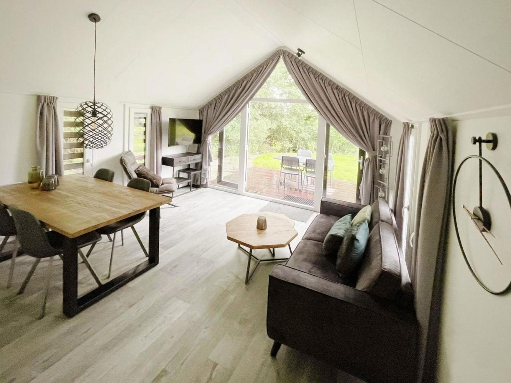 BEACHHOUSE VELUWEMEER in Strandnähe - mit extra großem Garten inkl Hallenbadnutzung