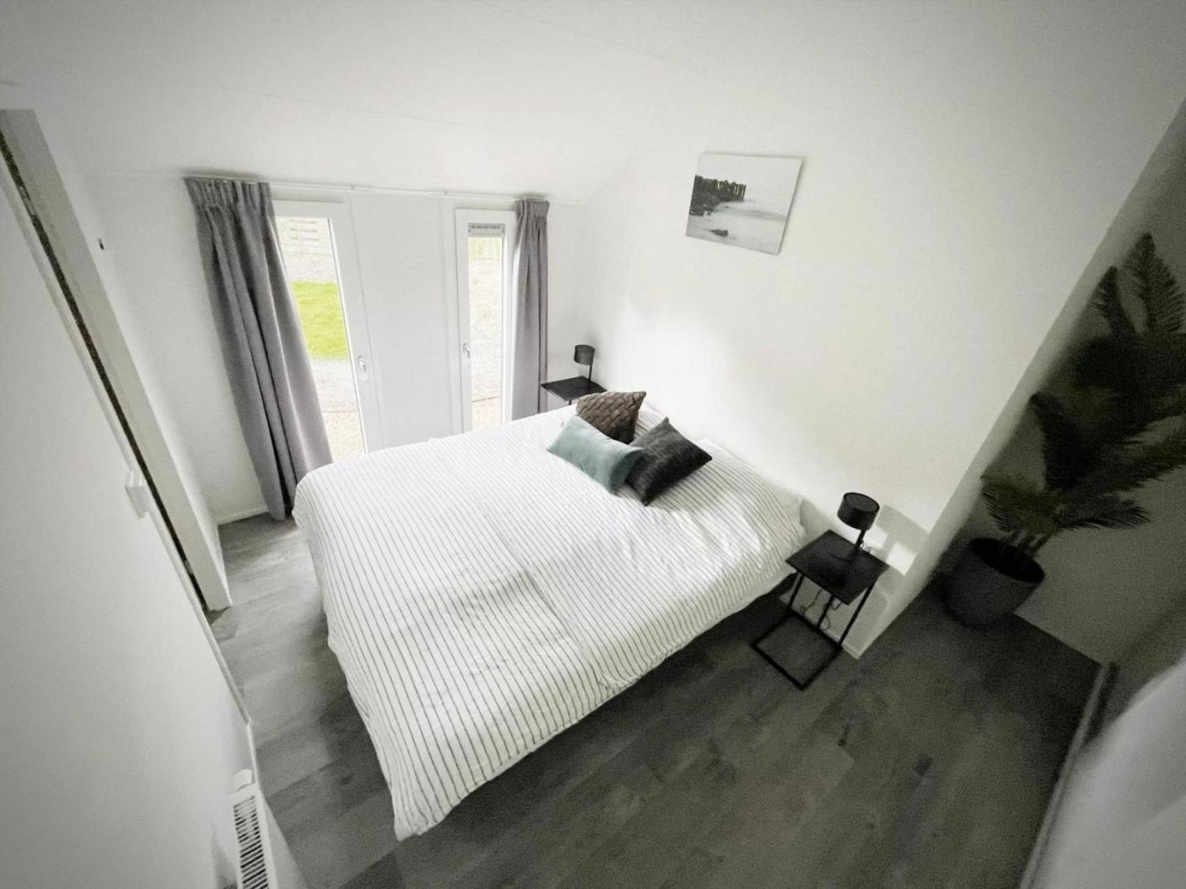 BEACHHOUSE VELUWEMEER in Strandnähe - mit extra großem Garten inkl Hallenbadnutzung