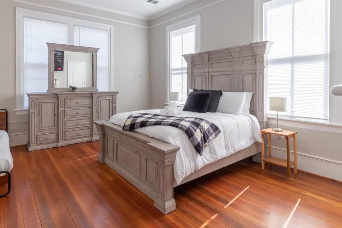 Mighty Mildred- Historic-Walkable-Mins to Riverwalk view 4