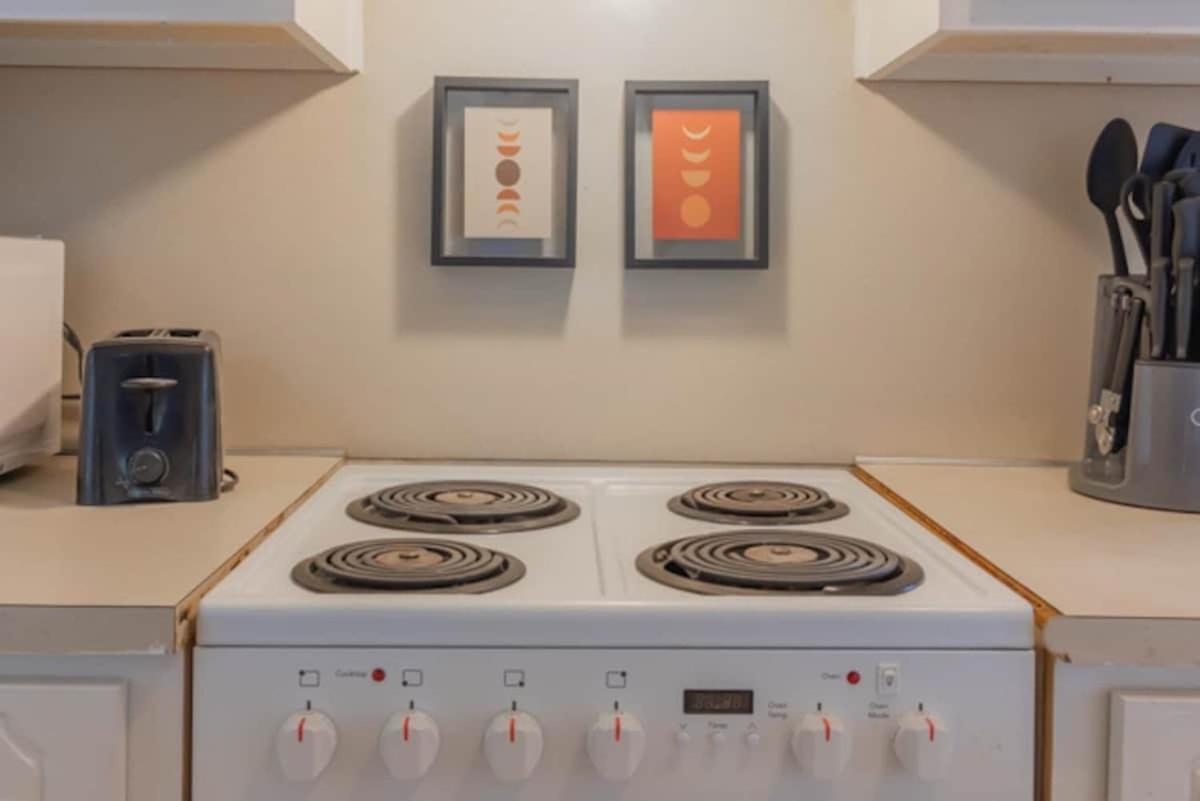 Midtown Magic- Back Unit- 10mins to Downtown
