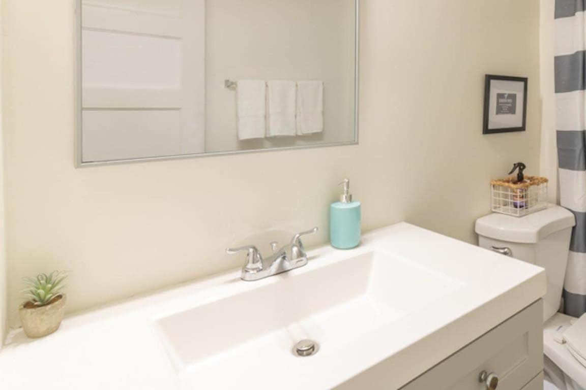 The Delightful Doubles- Unit A- Centrally Located view 2
