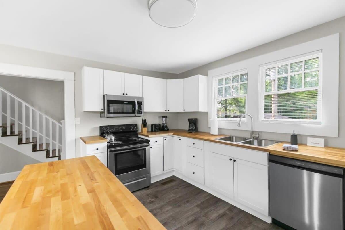 Birmingham Vacations - Renovated Mins to BHM CrossPlex-Central Park Chic - Property Image 2