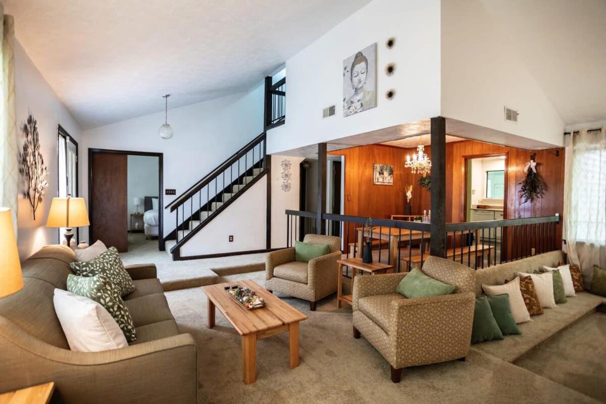 Montgomery Vacations - Near Hospital  Dining- Merry on Moorcroft - Property Image 67