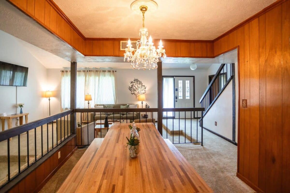 Montgomery Vacations - Near Hospital  Dining- Merry on Moorcroft - Property Image 20