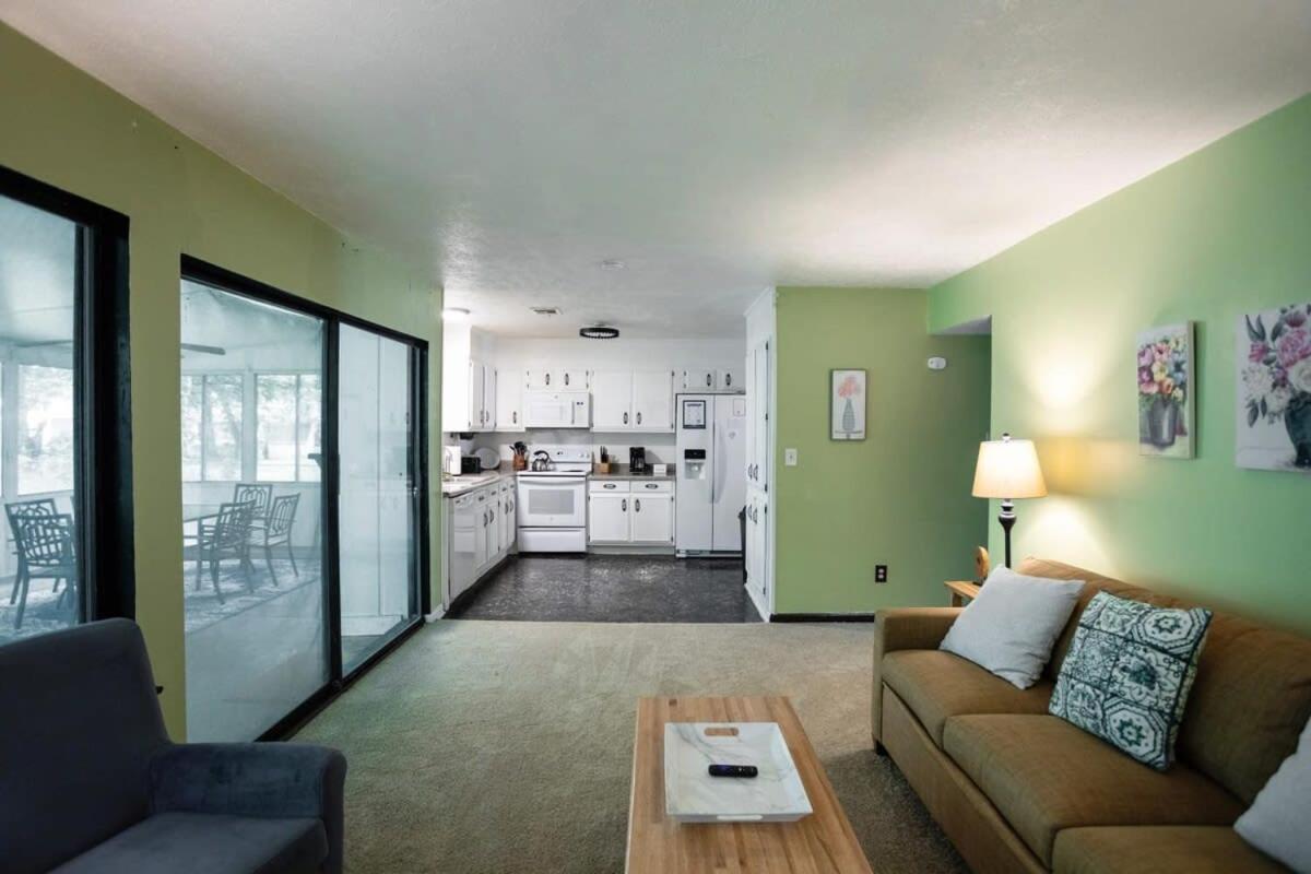 Montgomery Vacations - Near Hospital  Dining- Merry on Moorcroft - Property Image 56