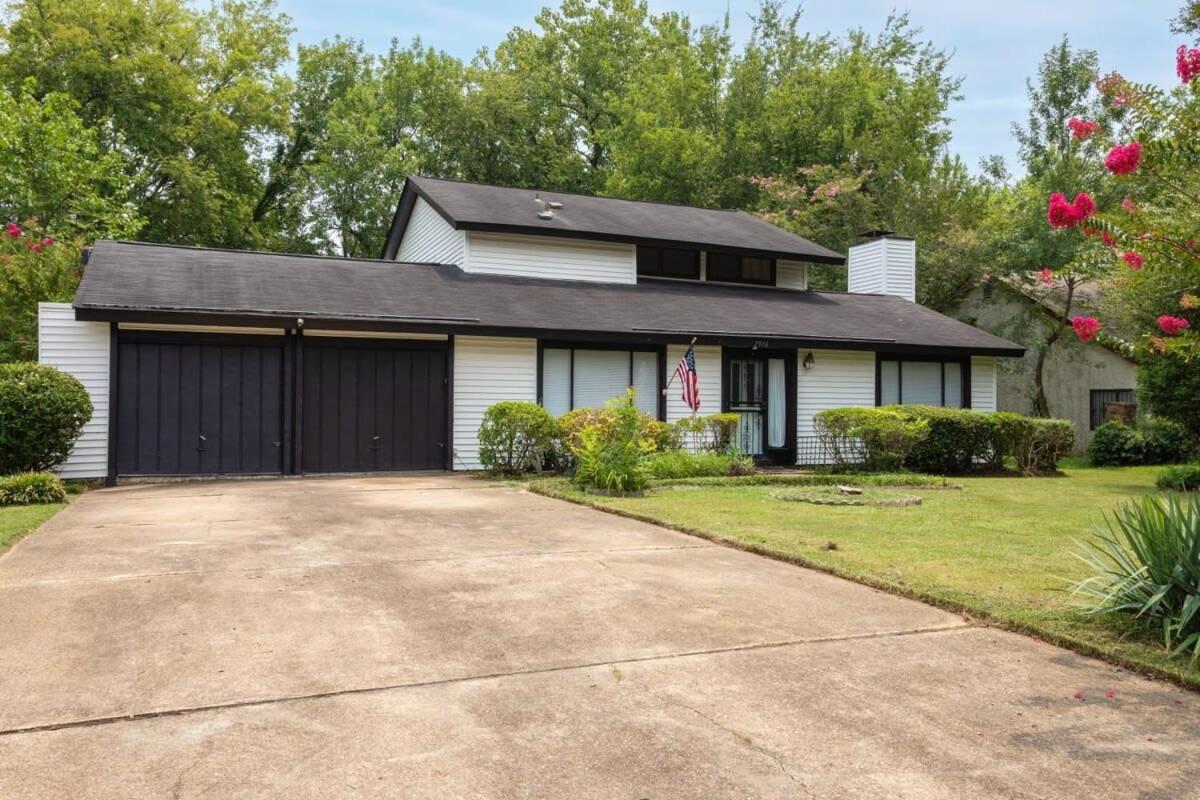 Montgomery Vacations - Near Hospital  Dining- Merry on Moorcroft - Property Image 53